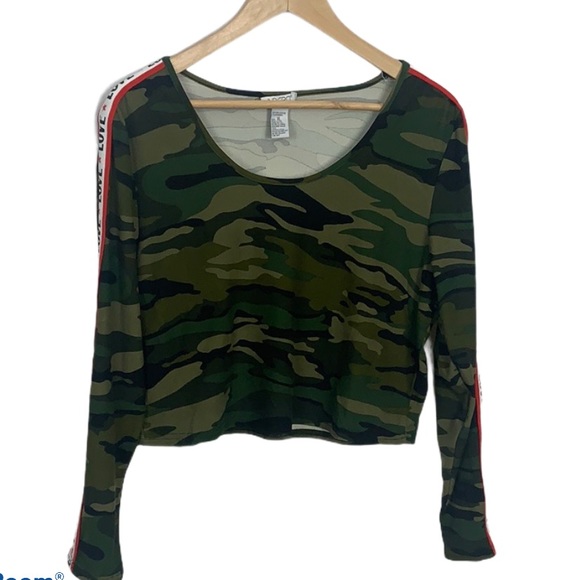 Indero Tops - Indero Camo Love Crop Top Sz XL